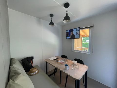 MOBILHOME 2 personnes - Cottage Premium 18m² (1 chambre) + terrasse couverte + LV + TV + Draps + serviettes
