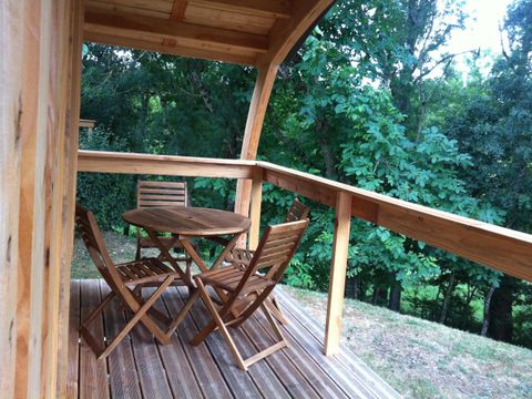 Chalet 2 personnes - Eco-cabane en bois, avec sanitaires (possible de venir à 4 personnes avec supplément au camping)