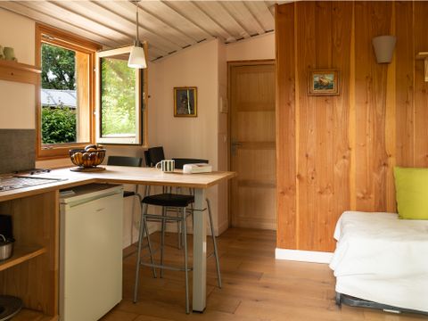 Chalet 2 personnes - Eco-cabane en bois, avec sanitaires (possible de venir à 4 personnes avec supplément au camping)