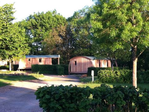 Chalet 2 personnes - Eco-cabane en bois, avec sanitaires (possible de venir à 4 personnes avec supplément au camping)
