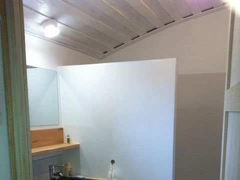 CHALET 2 personnes - Eco-cabane en bois, avec sanitaires (possible de venir à 4 personnes avec supplément au camping)