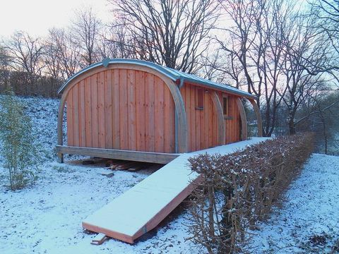 CHALET 2 personnes - Eco-cabane en bois, avec sanitaires (possible de venir à 4 personnes avec supplément au camping)