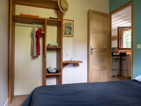 Chalet 2 personnes - Eco-cabane en bois, avec sanitaires (possible de venir à 4 personnes avec supplément au camping)