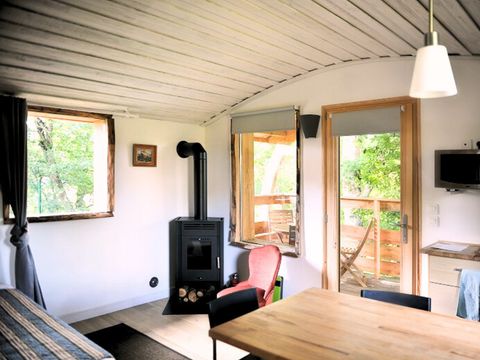 Chalet 2 personnes - Eco-cabane en bois, avec sanitaires (possible de venir à 4 personnes avec supplément au camping)