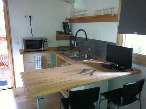 CHALET 2 personnes - Eco-cabane en bois, avec sanitaires (possible de venir à 4 personnes avec supplément au camping)