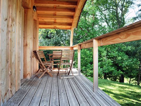 Chalet 2 personnes - Eco-cabane en bois, avec sanitaires (possible de venir à 4 personnes avec supplément au camping)