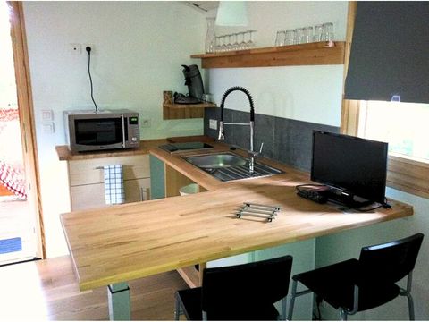 CHALET 2 personnes - Eco-cabane en bois, avec sanitaires (possible de venir à 4 personnes avec supplément au camping)