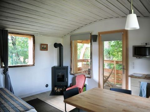 CHALET 2 personnes - Eco-cabane en bois, avec sanitaires (possible de venir à 4 personnes avec supplément au camping)
