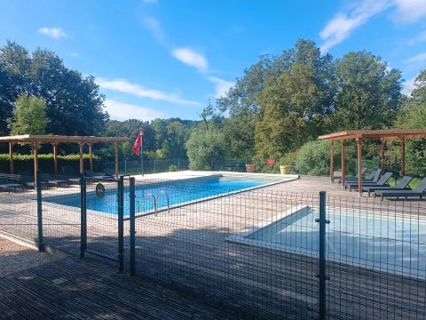 Flower Camping Le Val Vert en Berry - Camping Indre - Image N°5