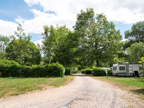 Emplacement - Forfait Privilège - Tente ou caravane ou voiture) avec électricité et eau