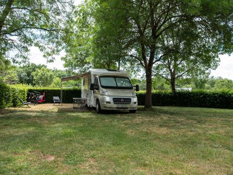 Emplacement - Forfait Privilège - Tente ou caravane ou voiture) avec électricité et eau