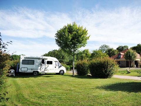 Emplacement - Forfait privilège (emplacement + tente ou caravane ou voiture) avec électricité et eau