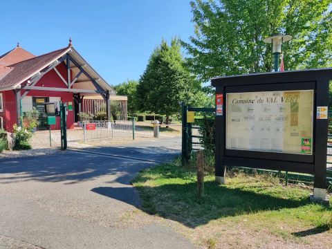 Flower Camping Le Val Vert en Berry - Camping Indre - Image N°5