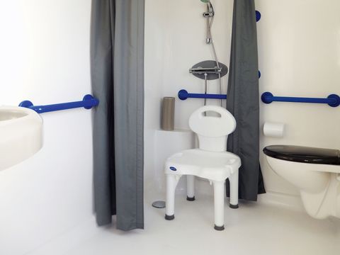 MOBILHOME 4 personnes - Mobil-home 30m² (2 chambres) + grande terrasse semi-couverte de 15m2 - accès PMR