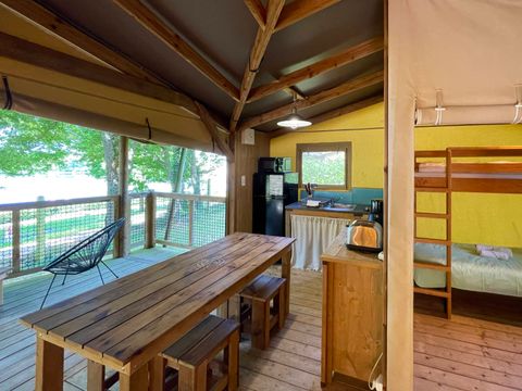 HÉBERGEMENT INSOLITE 4 personnes - ECOLODGE avec sanitaires