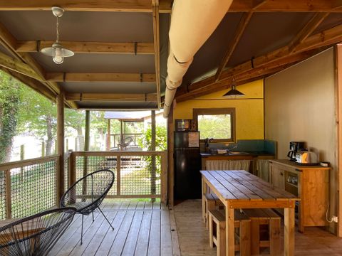 HÉBERGEMENT INSOLITE 4 personnes - ECOLODGE avec sanitaires