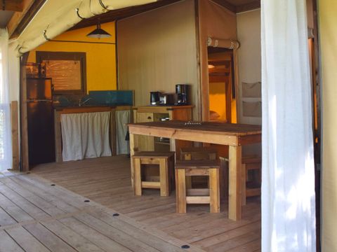 HÉBERGEMENT INSOLITE 4 personnes - ECOLODGE avec sanitaires