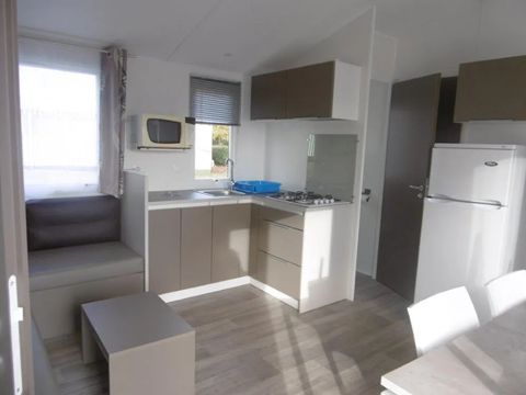MOBILHOME 6 personnes - Confort 35m² - 3 chambres + terrasse semi-couverte + TV