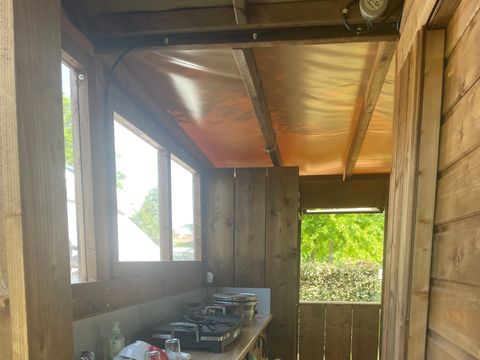 Emplacement - Forfait Premium Freecamp Guinguette : Cabane privative avec sanitaire et cuisine privatif