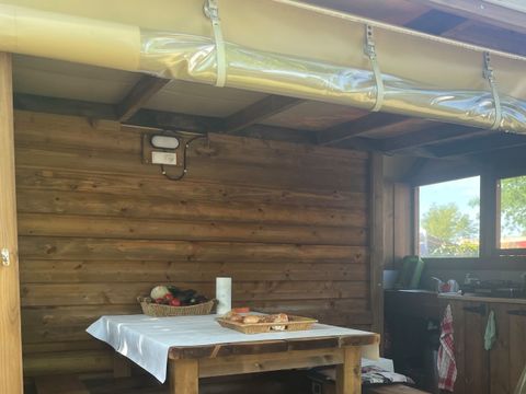 Emplacement - Forfait Premium Freecamp Guinguette : Cabane privative avec sanitaire et cuisine privatif