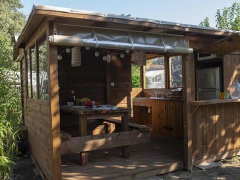 Emplacement - Forfait Premium Freecamp Guinguette : Cabane privative avec sanitaire et cuisine privatif