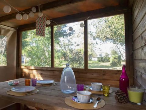 Emplacement - Forfait Premium Freecamp Guinguette : Cabane privative avec sanitaire et cuisine privatif
