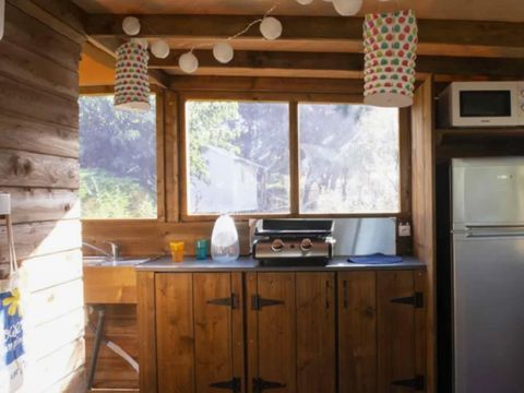 Emplacement - Forfait Premium Freecamp Guinguette : Cabane privative avec sanitaire et cuisine privatif