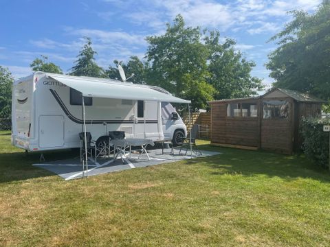 Emplacement - Forfait Premium Freecamp Guinguette : Cabane privative avec sanitaire et cuisine privatif