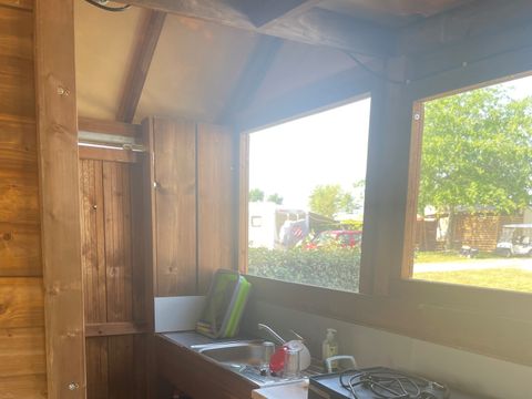 Emplacement - Forfait Premium Freecamp Guinguette : Cabane privative avec sanitaire et cuisine privatif