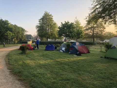 Emplacement - Forfait étape randonneur à pied ou à vélo avec tente