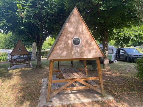 Insolite 2 personnes - Bivouac cabane en bois sur pilotis, matelas 2 places au sol sans sanitaires
