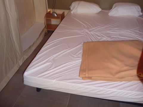 BUNGALOW TOILÉ 5 personnes - Tente Canada Premium (eau, wc lavabo, pas de douche)
