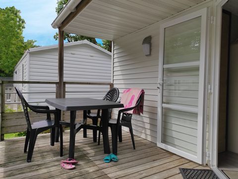 Mobilhome 4 personnes - LOCATION - TI 26m² avec terrasse semi-couverte - 2 chambres - CONFORT
