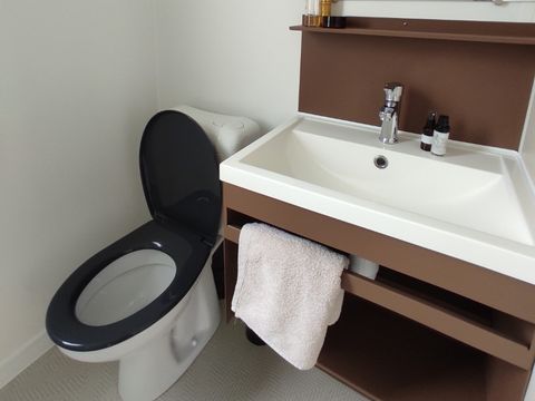 Mobilhome 6/8 personnes - LOCATION 40M² - 3 chambres - 2 salles de bain - PREMIUM TV CLIMATISATION LAVE VAISSELLE