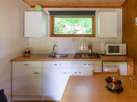 CHALET 4 personnes - Chalet Noisetier - 1 chambre - personnes supplémentaires possible en supplément, contacter le camping