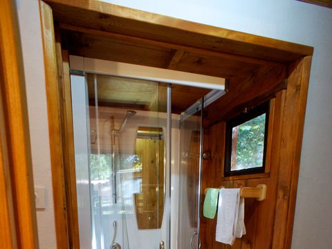 CHALET 4 personnes - Chalet Noisetier - 1 chambre - personnes supplémentaires possible en supplément, contacter le camping