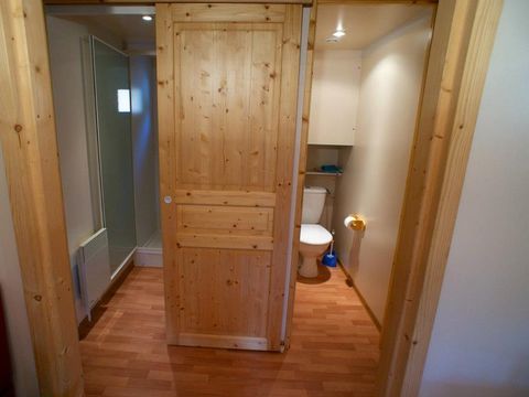 Chalet 4 personnes - Sapin - 2 chambres - Personnes supplémentaires possible en supplément - Contacter le camping