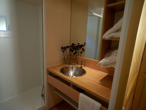 Chalet 4 personnes - Sapin - 2 chambres - Personnes supplémentaires possible en supplément - Contacter le camping