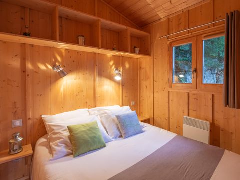 CHALET 4 personnes - Chalet Epicéa - 2 chambres - personnes supplémentaires possible en supplément, contacter le camping
