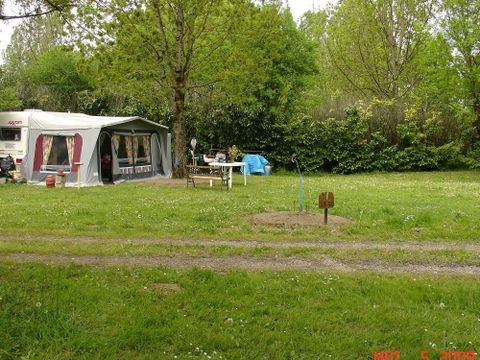 Emplacement - Forfait Nature (1 tente, caravane ou camping-car / 1 voiture)