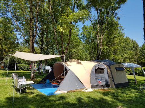 Emplacement - Forfait Nature (1 tente, caravane ou camping-car / 1 voiture)