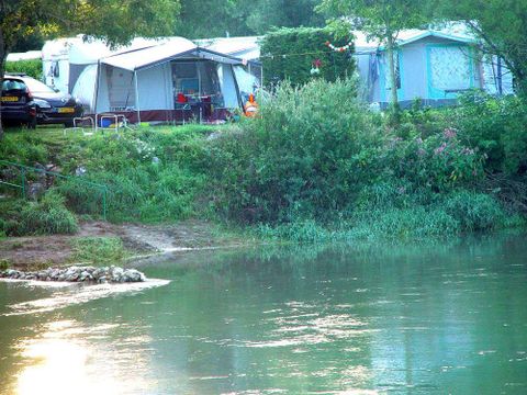 Emplacement - Forfait Nature (1 tente, caravane ou camping-car / 1 voiture)