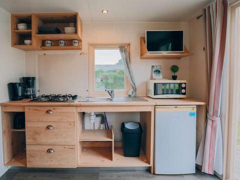 HÉBERGEMENT INSOLITE 4 personnes - ROULOTTE - 2 CHAMBRES - 2/4 PERSONNES