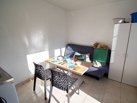 STUDIO 2 personnes - Studio Mimosa - 10 m² sans sanitaires