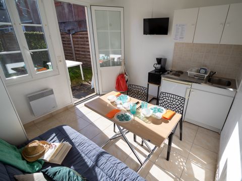 STUDIO 2 personnes - Studio Mimosa - 10 m² sans sanitaires arrivées du mercredi