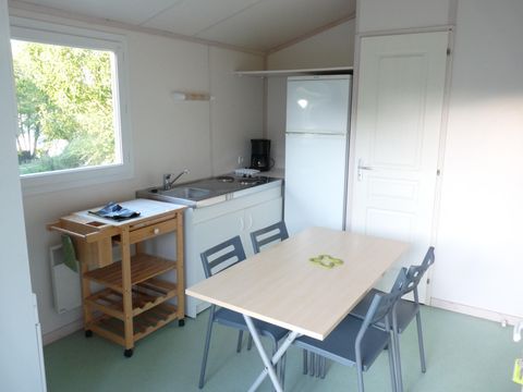 CHALET 4 personnes -  Chalet 24m² (2 chambres) avec terrasse couverte 4 pers