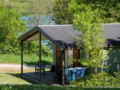 CHALET 4 personnes - Chalet 28m² (2 chambres) avec terrasse couverte 4 pers