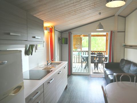 CHALET 6 personnes - Chalet 35m² (3 chambres) avec terrasse couverte 6 pers