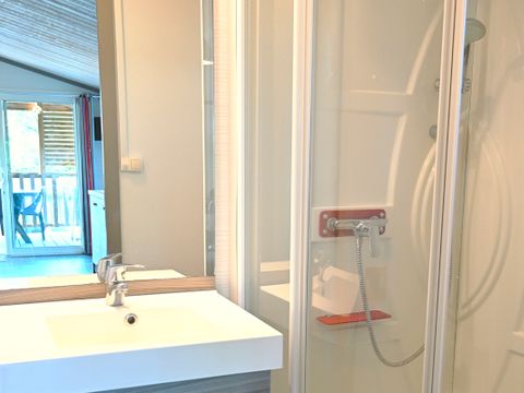 CHALET 6 personnes - Chalet 35m² (3 chambres) avec terrasse couverte 6 pers