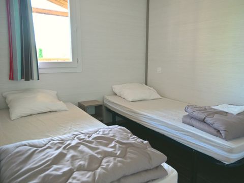 CHALET 6 personnes - Chalet 35m² (3 chambres) avec terrasse couverte 6 pers
